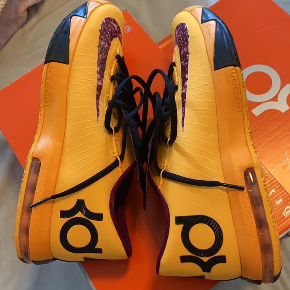 Shoes - Picture 3 of 13